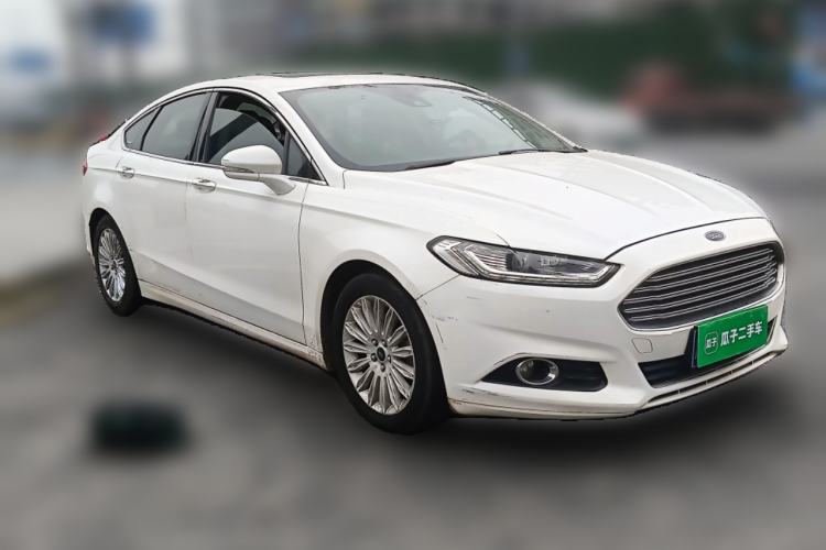 Used Ford Mondeo 2013 2.0L GTDi 200 Luxury Model Front Right 45 Deg