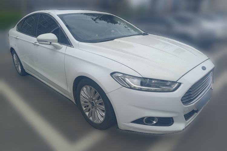 Used Ford Mondeo 2013 2.0L GTDi 200 Luxury Model Front Right 45 Deg