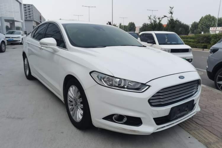 Used Ford Mondeo 2013 2.0L GTDi 200 Fashion Edition Front Right 45 Deg