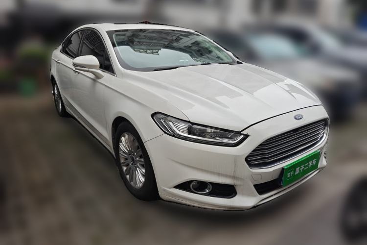 Used Ford Mondeo 2013 2.0L GTDi 200 Luxury Model Front Right 45 Deg