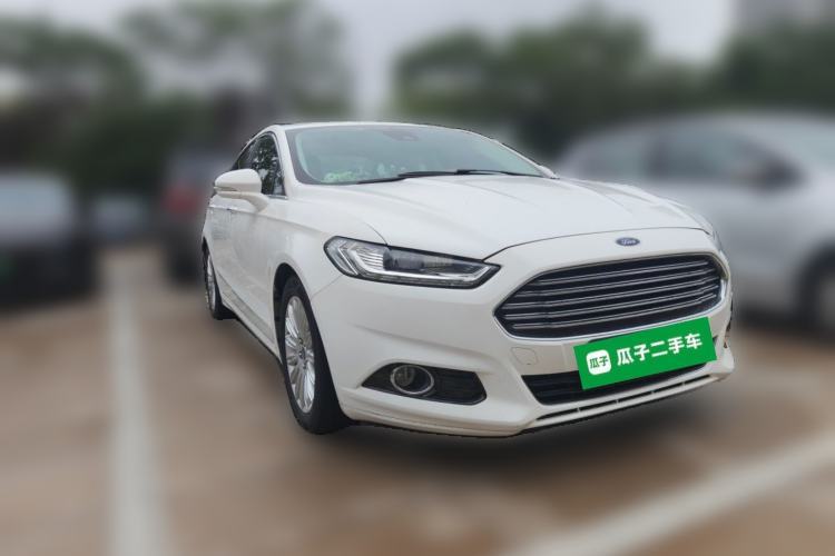 Used Ford Mondeo 2013 2.0L GTDi 200 Luxury Model Front Right 45 Deg