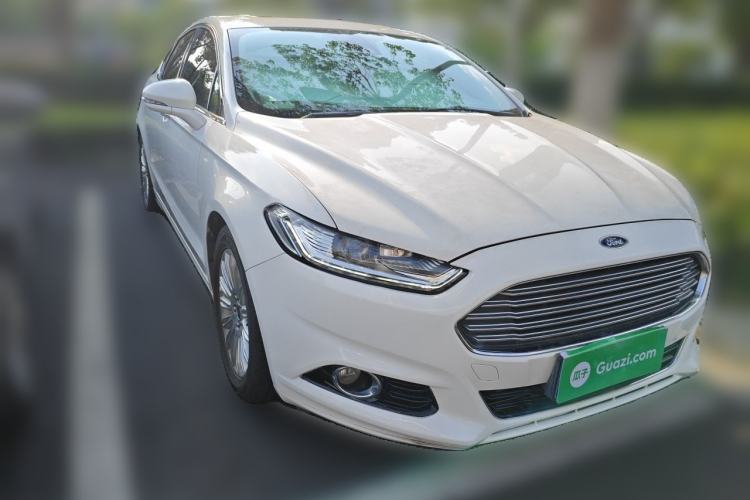 Used Ford Mondeo 2013 2.0L GTDi 200 Luxury Model Front Right 45 Deg