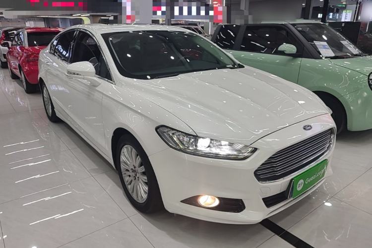 Used Ford Mondeo 2013 2.0L GTDi 200 Luxury Model Front Right 45 Deg