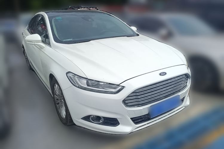 Used Ford Mondeo 2013 2.0L GTDi 200 Luxury Model Front Right 45 Deg