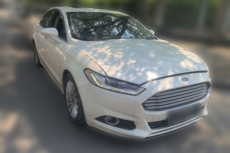 Used Ford Mondeo 2013 2.0L GTDi 200 Luxury Model Front Right 45 Deg