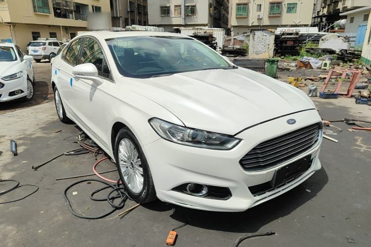 Used Ford Mondeo 2013 2.0L GTDi 200 Fashion Edition Front Right 45 Deg