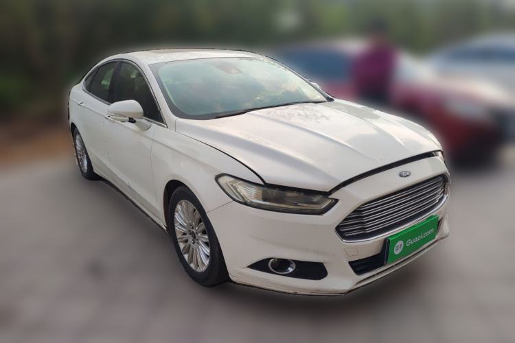 Used Ford Mondeo 2013 2.0L GTDi 200 Luxury Model Front Right 45 Deg