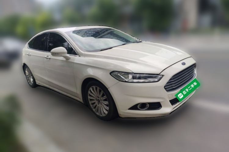 Used Ford Mondeo 2013 2.0L GTDi 200 Luxury Model Front Right 45 Deg