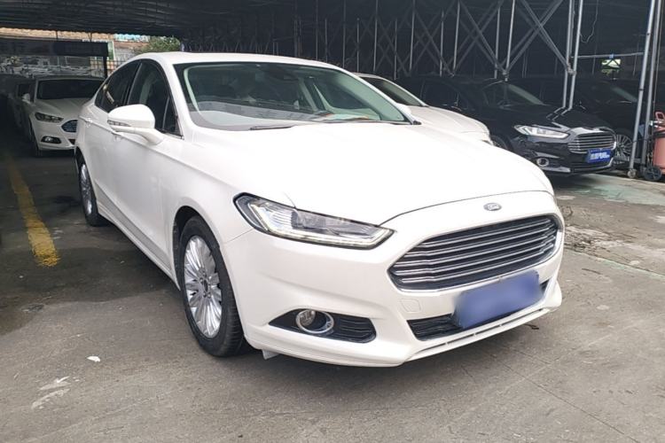 Used Ford Mondeo 2013 2.0L GTDi 200 Luxury Model Front Right 45 Deg