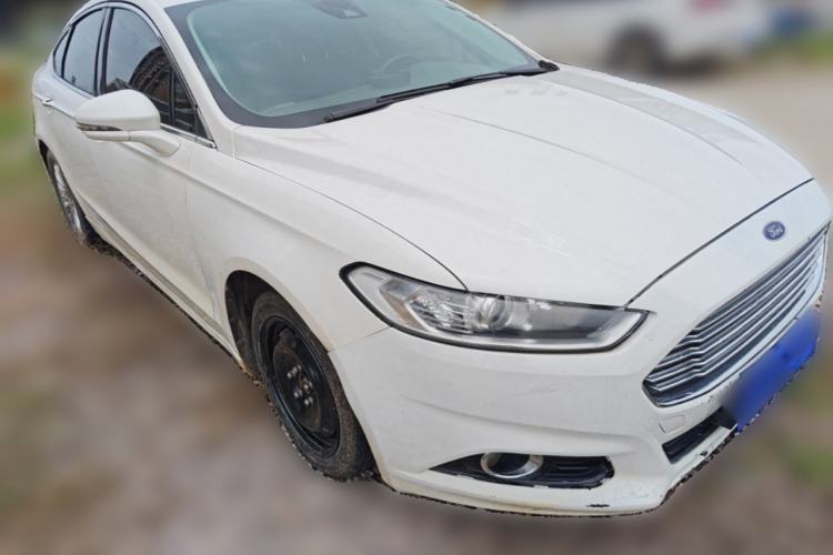 Used Ford Mondeo 2013 2.0L GTDi 200 Luxury Model Front Right 45 Deg