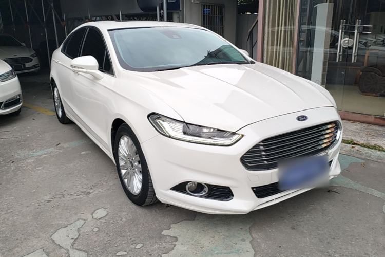 Used Ford Mondeo 2013 2.0L GTDi 200 Luxury Model Front Right 45 Deg