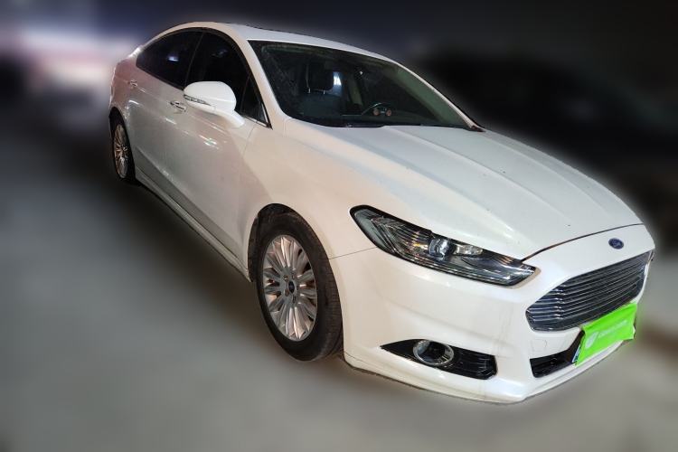 Used Ford Mondeo 2013 2.0L GTDi 200 Luxury Model Front Right 45 Deg