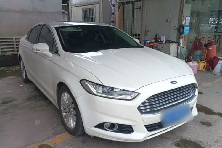 Used Ford Mondeo 2013 2.0L GTDi 200 Luxury Model Front Right 45 Deg