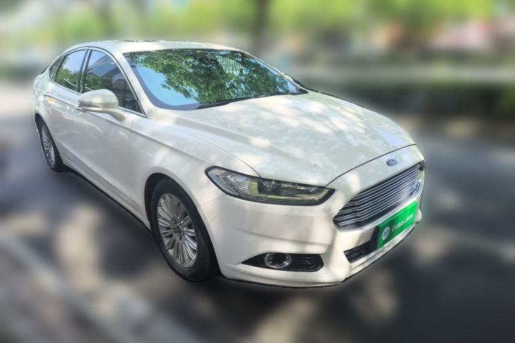 Used Ford Mondeo 2013 2.0L GTDi 200 Luxury Model Front Right 45 Deg