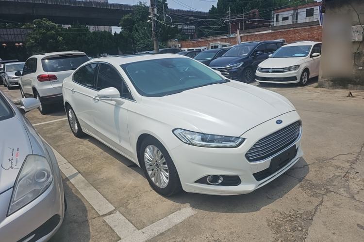 Used Ford Mondeo 2013 2.0L GTDi 200 Luxury Model Front Right 45 Deg