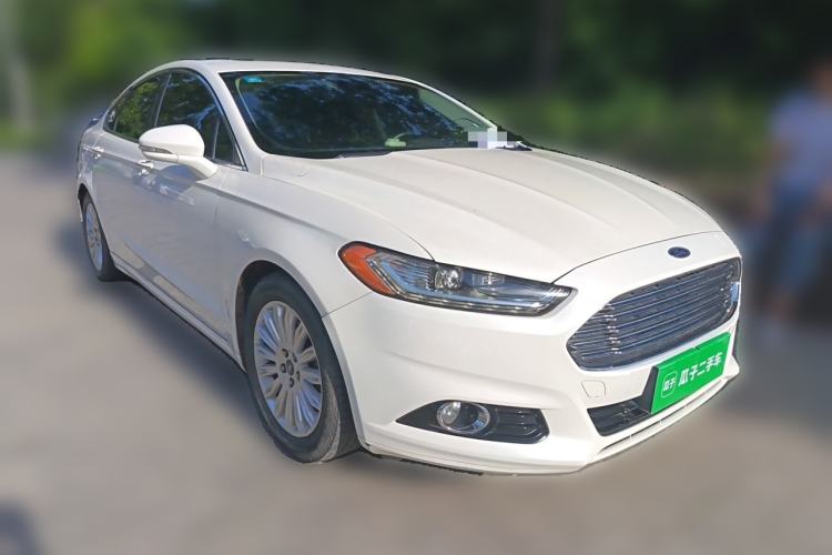 Used Ford Mondeo 2013 2.0L GTDi 200 Luxury Model Front Right 45 Deg