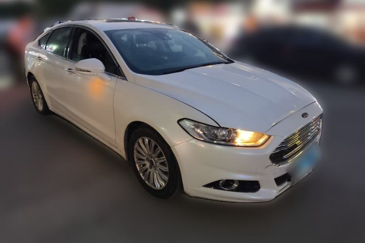 Used Ford Mondeo 2013 2.0L GTDi 200 Fashion Edition Front Right 45 Deg