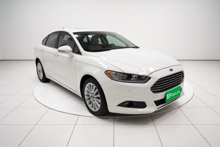 Used Ford Mondeo 2013 2.0L GTDi 200 Luxury Model Front Right 45 Deg