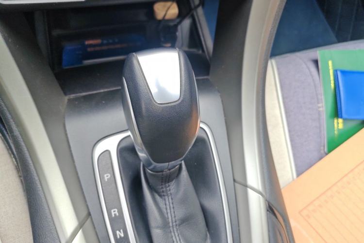 Used Ford Mondeo 2013 2.0L GTDi 200 Luxury Model Gear Lever