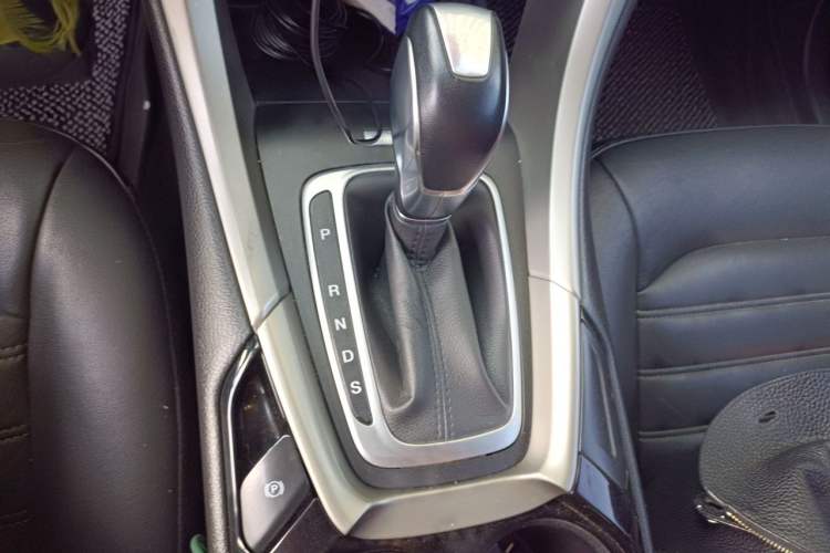 Used Ford Mondeo 2013 2.0L GTDi 200 Luxury Model Gear Lever