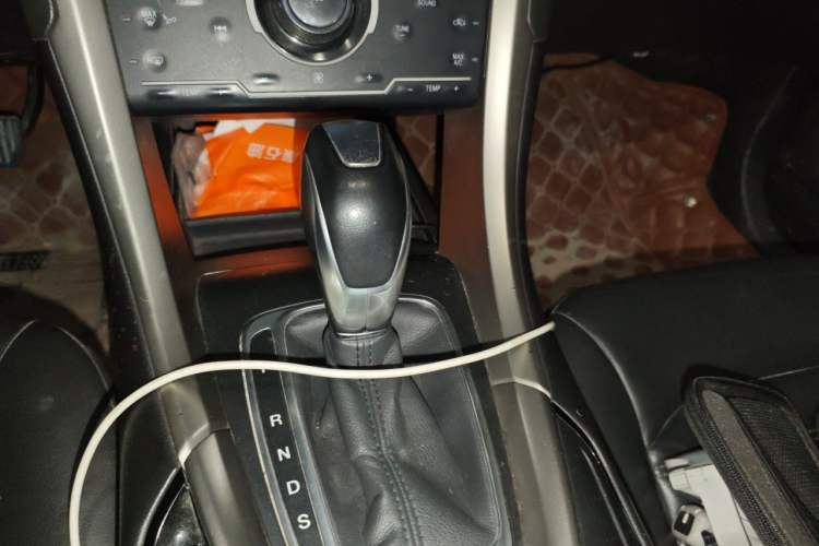 Used Ford Mondeo 2013 2.0L GTDi 200 Luxury Model Gear Lever