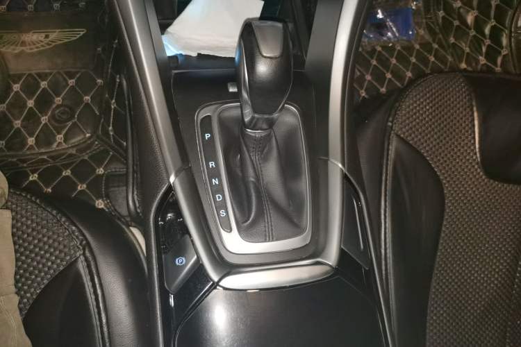 Used Ford Mondeo 2013 2.0L GTDi240 Luxury Sport Model Gear Lever