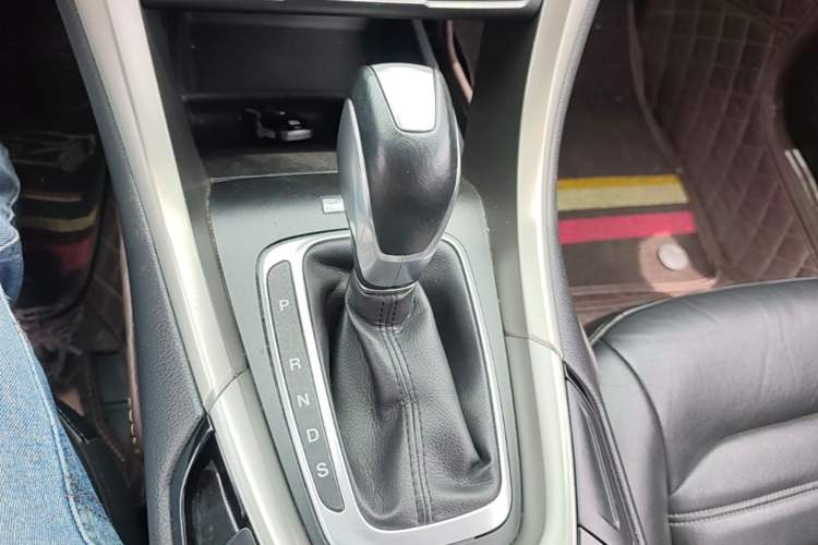 Used Ford Mondeo 2013 2.0L GTDi 200 Luxury Model Gear Lever