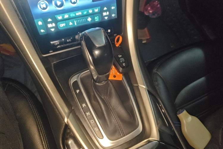 Used Ford Mondeo 2013 2.0L GTDi 200 Fashion Edition Gear Lever