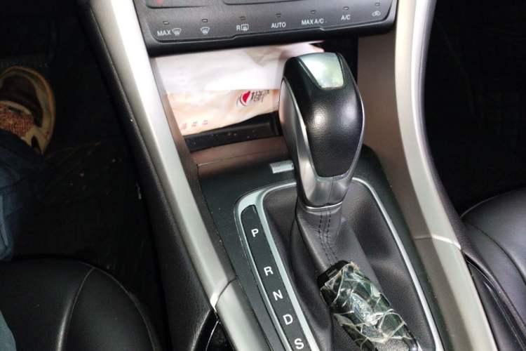 Used Ford Mondeo 2013 2.0L GTDi 200 Luxury Model Gear Lever