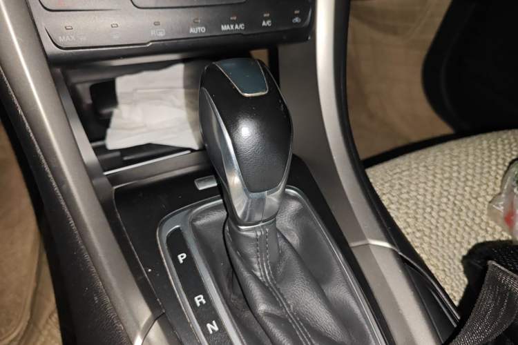 Used Ford Mondeo 2013 2.0L GTDi 200 Luxury Model Gear Lever