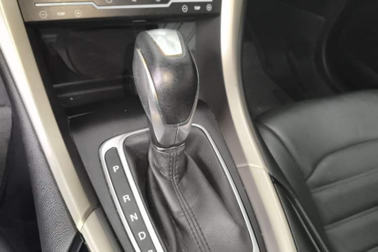 Used Ford Mondeo 2013 2.0L GTDi 200 Fashion Edition Gear Lever