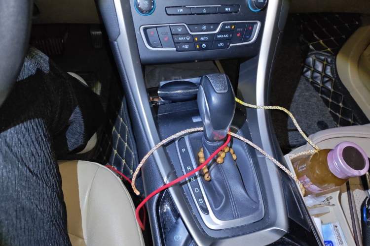 Used Ford Mondeo 2013 2.0L GTDi 200 Luxury Model Gear Lever