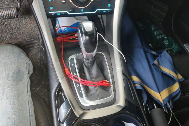 Used Ford Mondeo 2013 2.0L GTDi 200 Fashion Edition Gear Lever