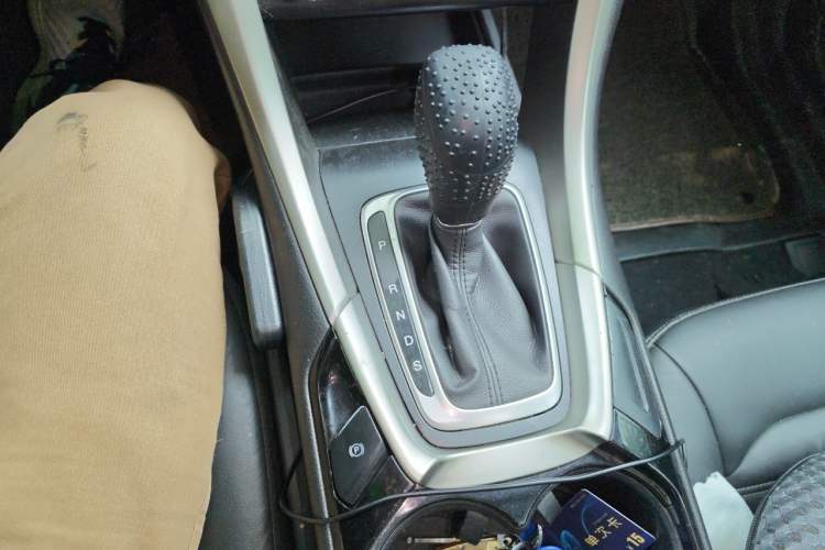 Used Ford Mondeo 2013 2.0L GTDi 200 Fashion Edition Gear Lever