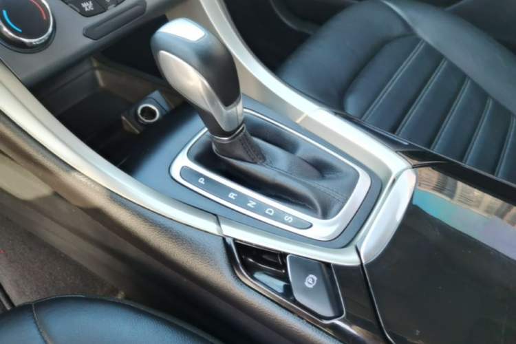 Used Ford Mondeo 2013 2.0L GTDi 200 Fashion Edition Gear Lever