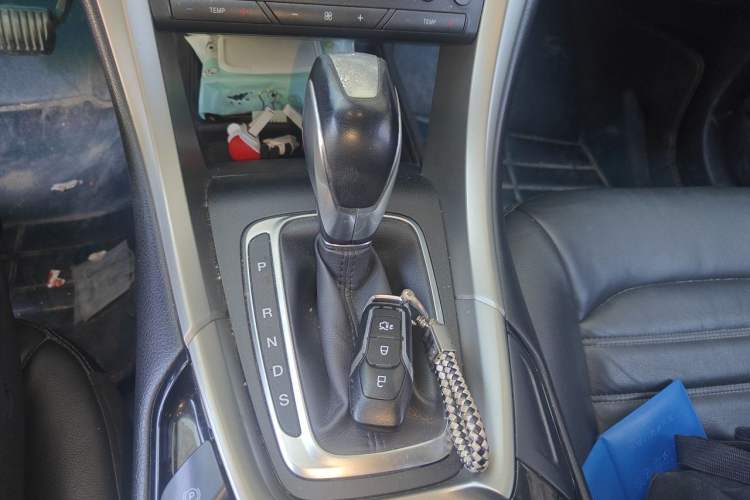 Used Ford Mondeo 2013 2.0L GTDi 200 Fashion Edition Gear Lever