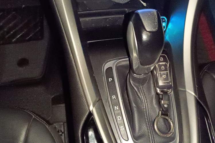 Used Ford Mondeo 2013 2.0L GTDi 200 Fashion Edition Gear Lever
