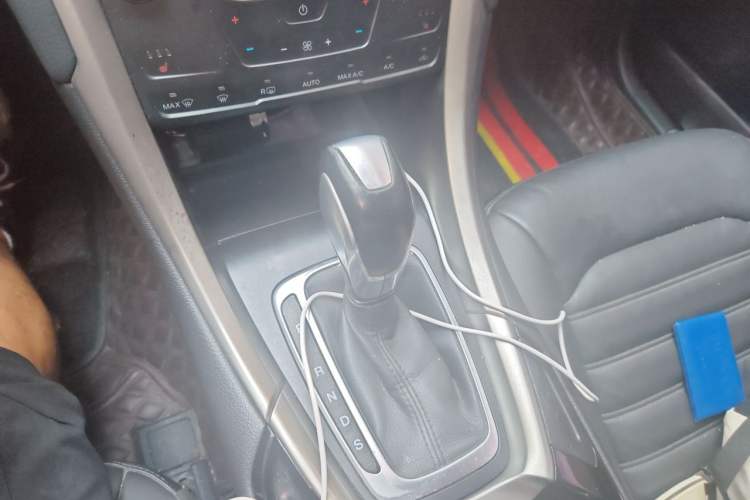 Used Ford Mondeo 2013 2.0L GTDi 200 Fashion Edition Gear Lever