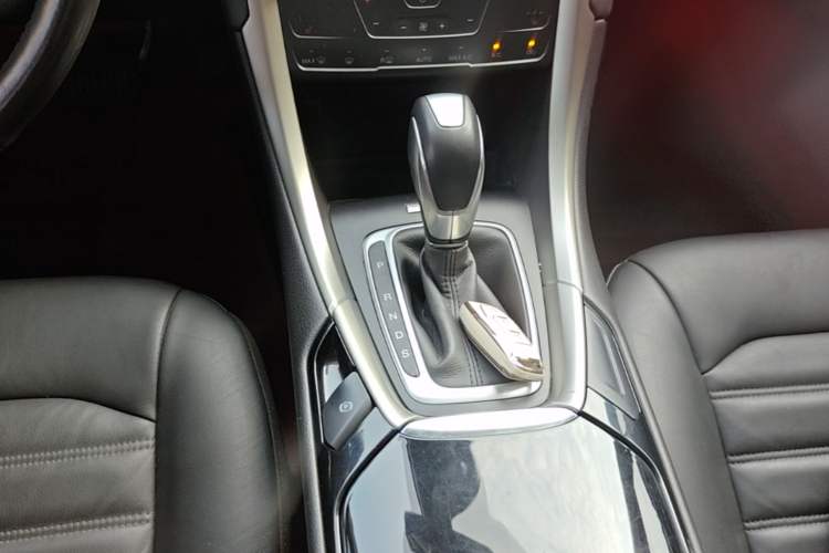 Used Ford Mondeo 2013 2.0L GTDi 200 Luxury Model Gear Lever