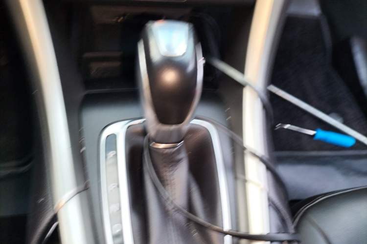 Used Ford Mondeo 2013 2.0L GTDi 200 Fashion Edition Gear Lever