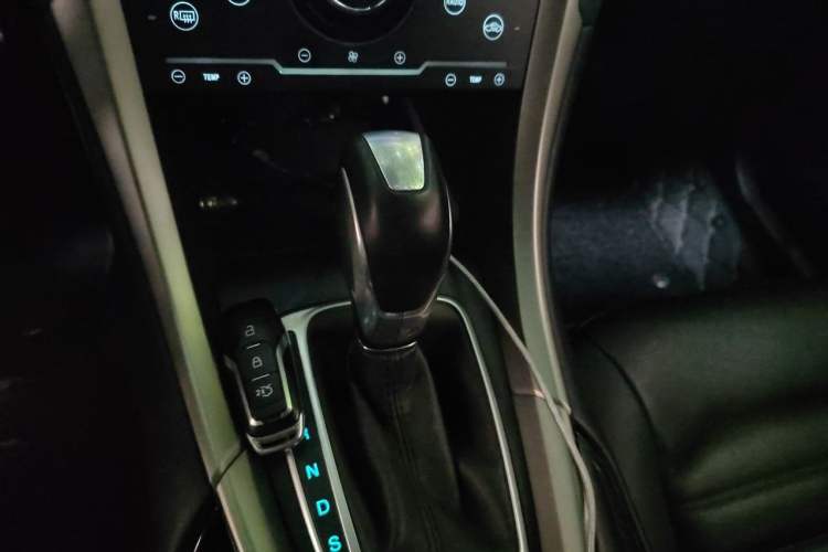 Used Ford Mondeo 2013 2.0L GTDi 200 Fashion Edition Gear Lever