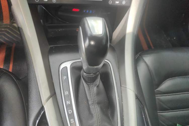 Used Ford Mondeo 2013 2.0L GTDi 200 Fashion Edition Gear Lever