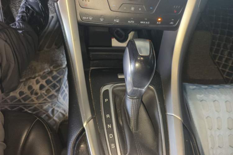 Used Ford Mondeo 2013 2.0L GTDi 200 Luxury Model Gear Lever