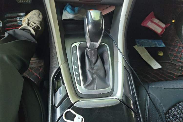 Used Ford Mondeo 2013 2.0L GTDi 200 Fashion Edition Gear Lever