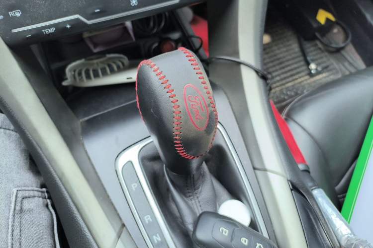 Used Ford Mondeo 2013 2.0L GTDi 200 Luxury Model Gear Lever