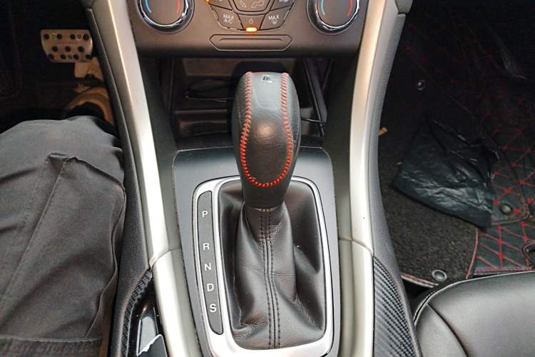 Used Ford Mondeo 2013 2.0L GTDi 200 Fashion Edition Gear Lever