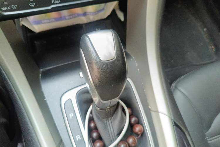 Used Ford Mondeo 2013 2.0L GTDi 200 Luxury Model Gear Lever