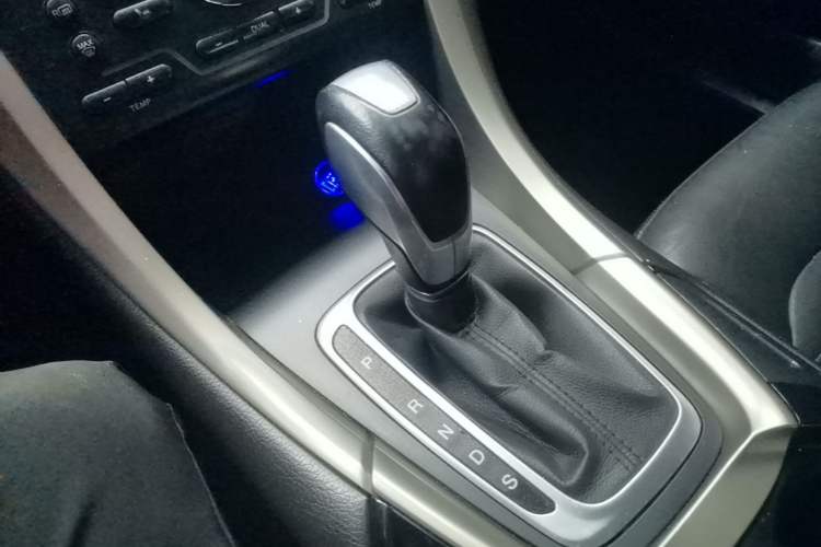 Used Ford Mondeo 2013 2.0L GTDi 200 Luxury Model Gear Lever