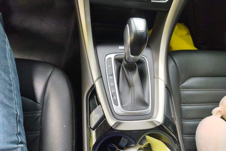Used Ford Mondeo 2013 2.0L GTDi 200 Luxury Model Gear Lever