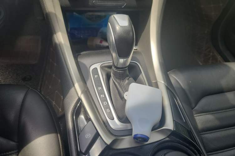 Used Ford Mondeo 2013 2.0L GTDi 200 Fashion Edition Gear Lever